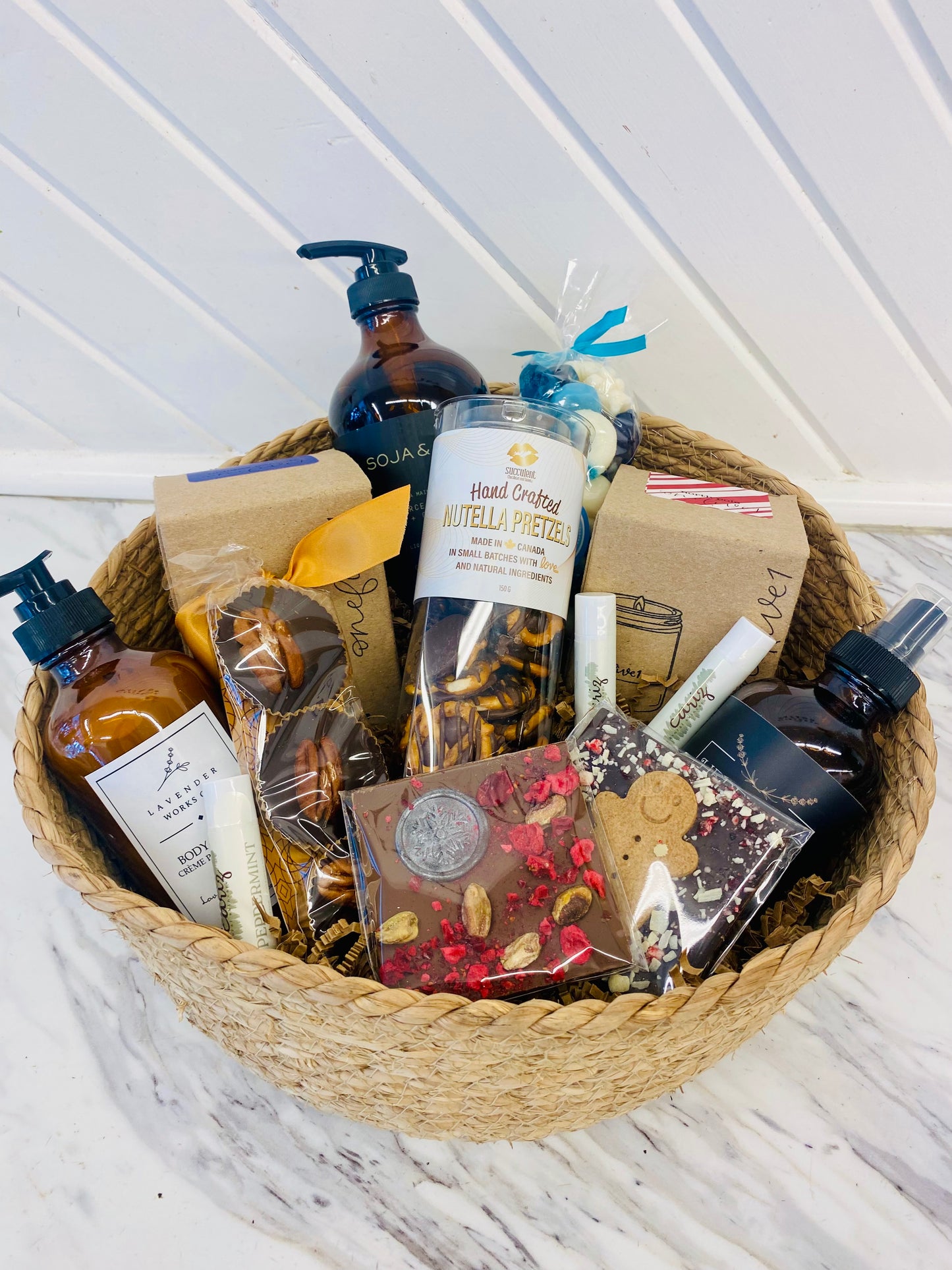 Luxe Holiday Favourites Gift Basket