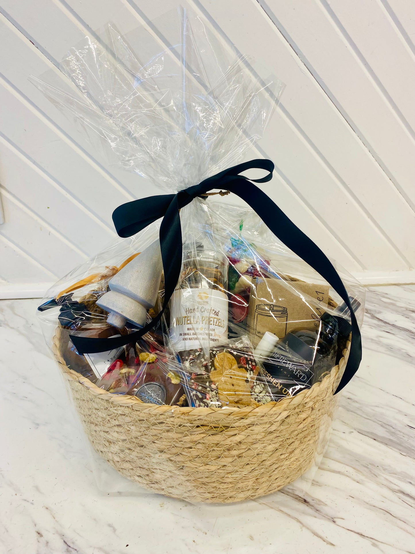 Luxe Holiday Favourites Gift Basket