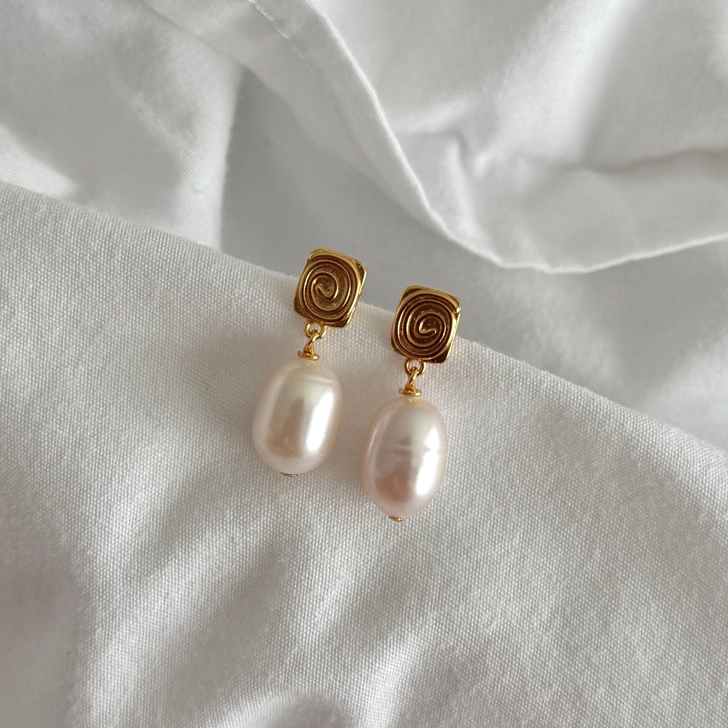 Saada Earrings | Gold